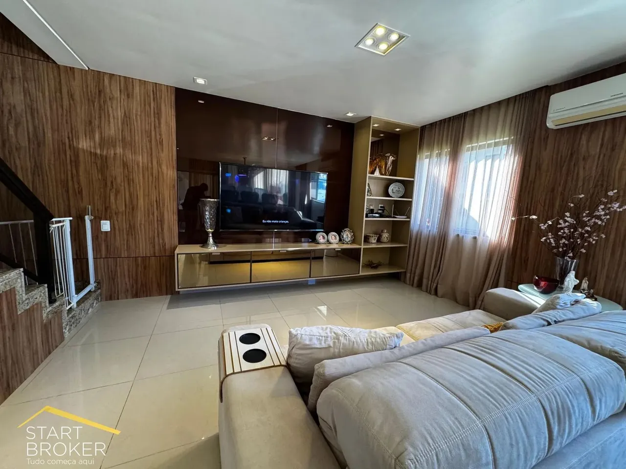 Casa de Condomínio com 4 Quartos e 5 banheiros à Venda