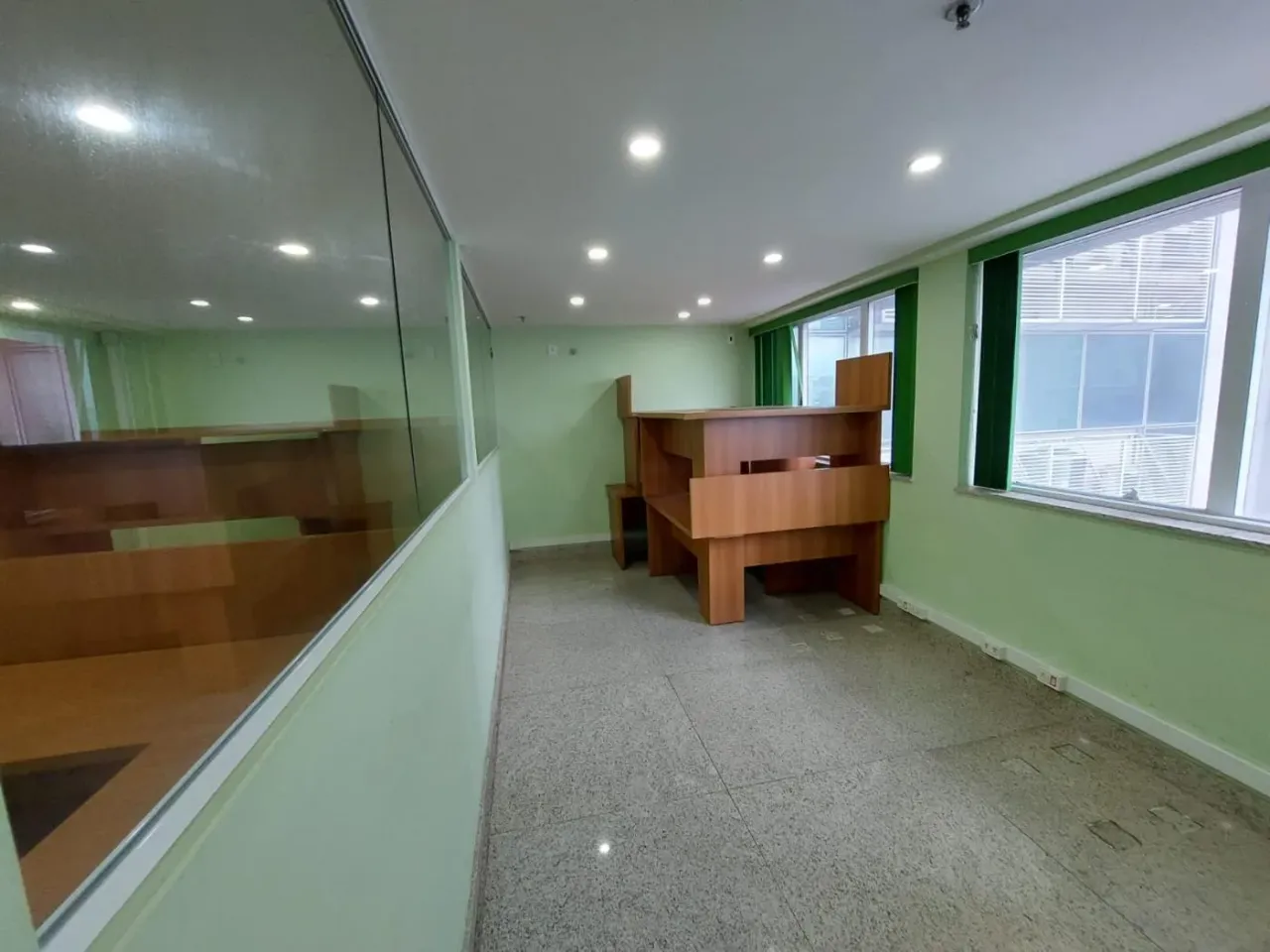 Sala Comercial para Locação em Nova Iguaçu, Centro, 3 banheiros, 17 vagas