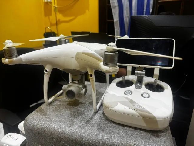 DJI Phantom Advanced Controle com Tela Baterias (KIT