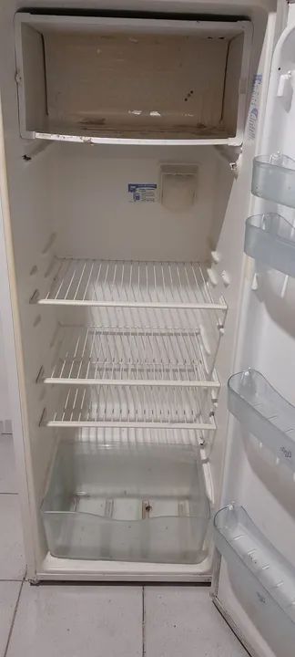 Geladeira Conservada Funcionando Bem - Foto 6