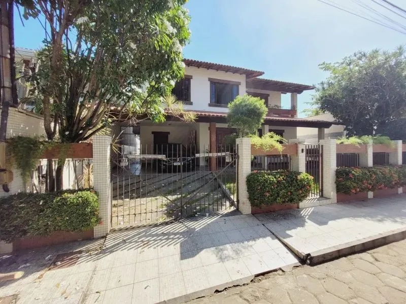 Casa Linear 3 Quartos, 2 Suítes, 2 vagas de garagem, 411m² de área construída e total de 4