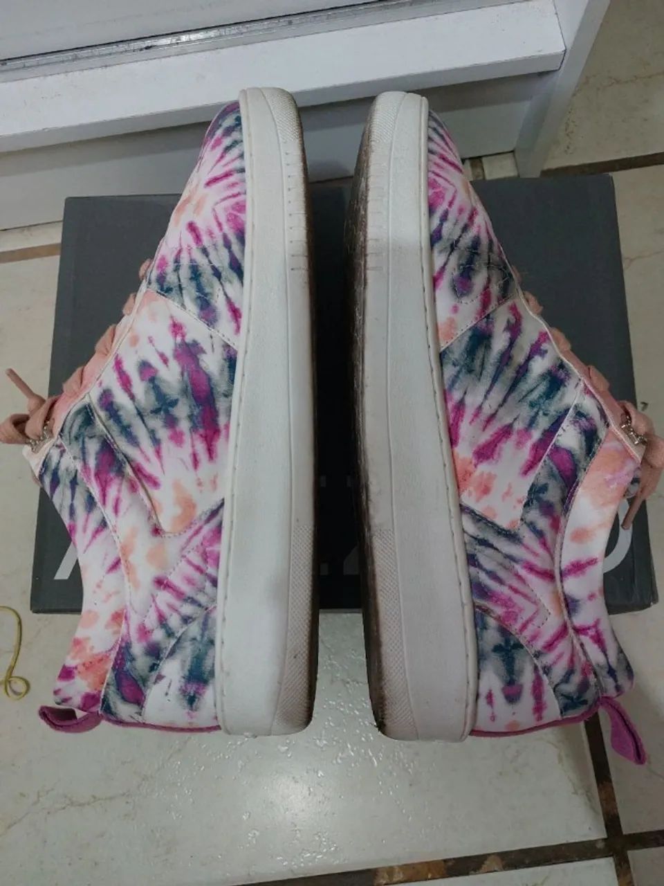 Tênis Arezzo Tie Dye Multicolorido - Tamanho 39  - Foto 3