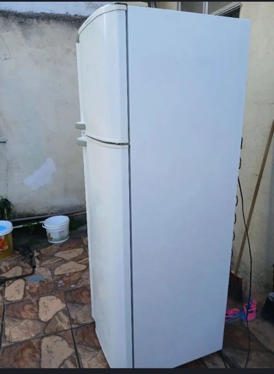 Geladeira Electrolux não tá gelando !