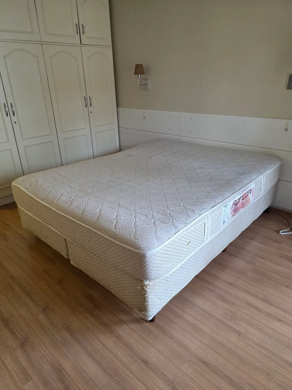 Doa-se Cama Box Queen com colchão