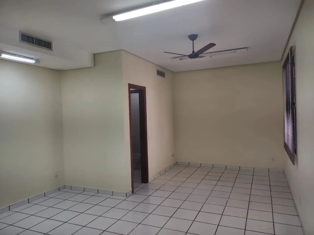 Centro comercial para aluguel possui 42 metros quadrados em Vila Seixas - Ribeirão Preto - - Foto 4
