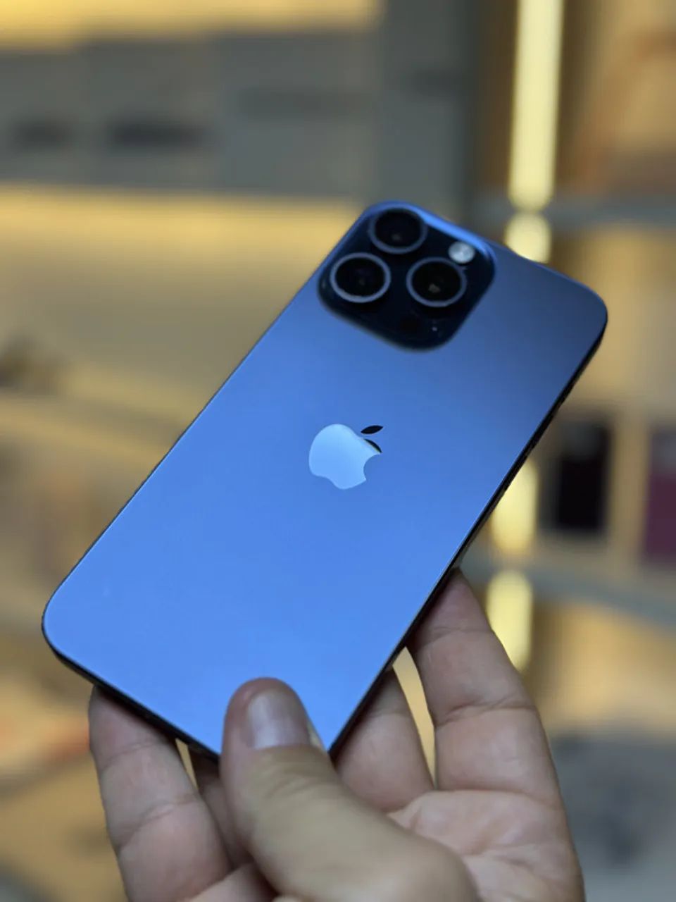 IPHONE 15 PRO MAX 256GB AZUL SEMINOVO - Celulares e Smartphones