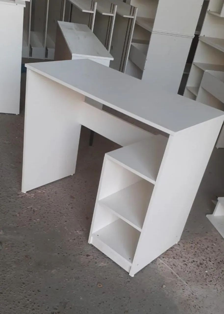 Mesa com nicho novo em mdf