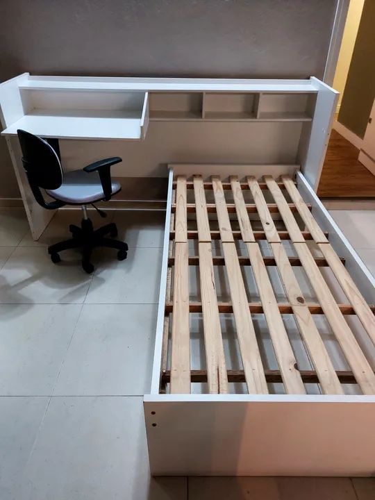 Cama Solteiro + Cabeceira com escrivaninha + Cadeira giratória 