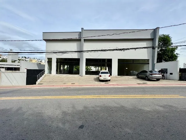 Aluga-se excelente Imóvel Comercial (novo) com 1.570 m² no bairro Maria Ismênia - Colatina