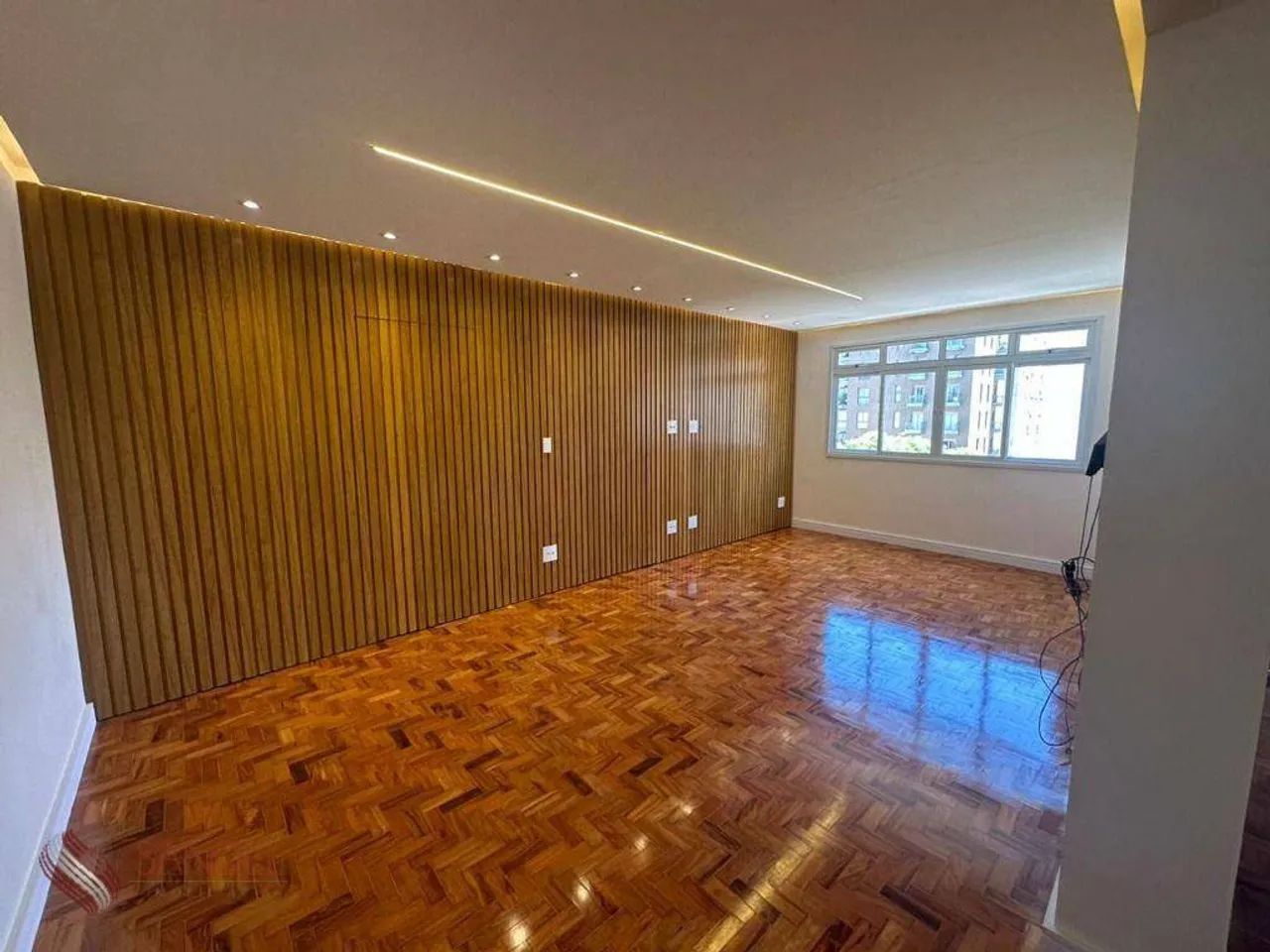 Apartamento à venda na rua Oscar Freire localizado entre as ruas Haddock Lobo e Augusta no