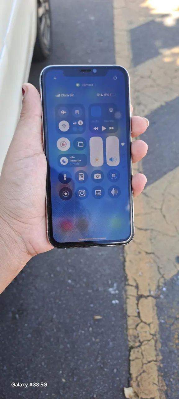 Iphone 11 pro 64gb com detalhes: LEIA