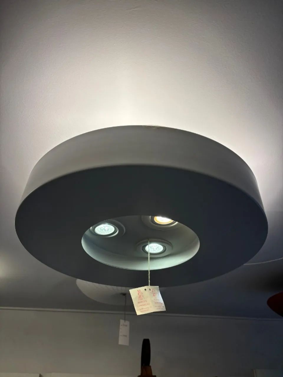 Plafon redondo luz indireta 3 lâmpadas leds centrais.