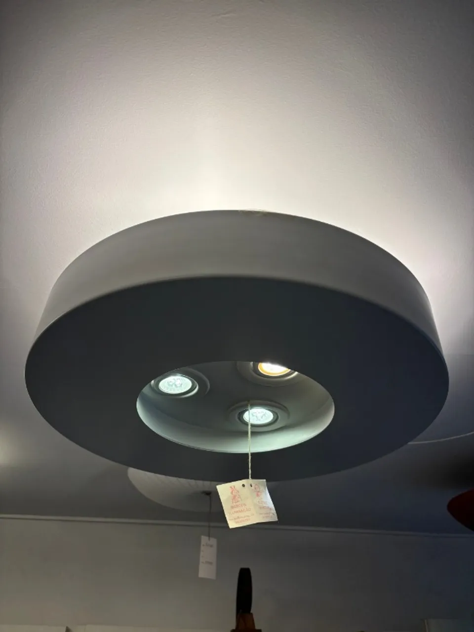 Plafon redondo luz indireta 3 lâmpadas leds centrais.