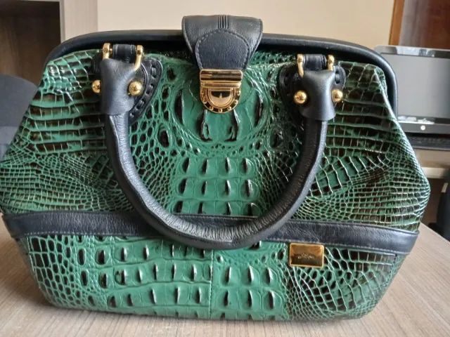 BOLSA FEMININA COURO VERDE CROCO COM PRETO  SEMI-NOVA