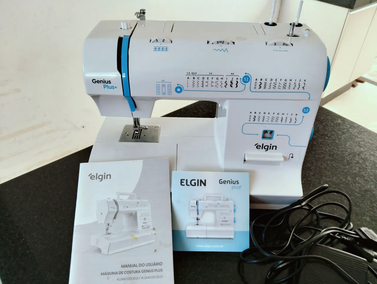 Máquina de Costura Elgin Genius Plus +