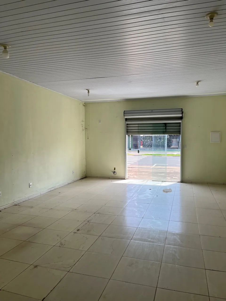 Aluga-se ponto comercial na avenida Nazaré Filgueira