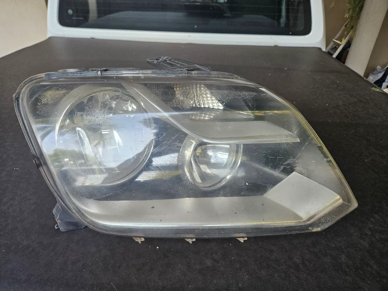 Farol Dianteiro Direito Amarok - Usado