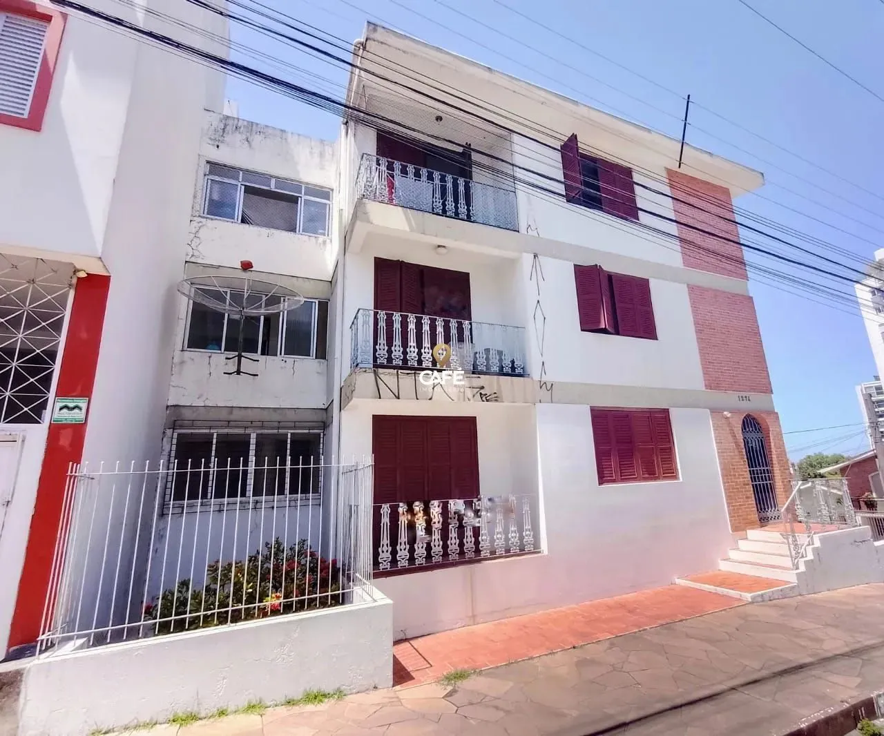 Apartamento Central Amplo De 2 Dormitórios, Sala de Estar, Banheiro Social, Cozi
