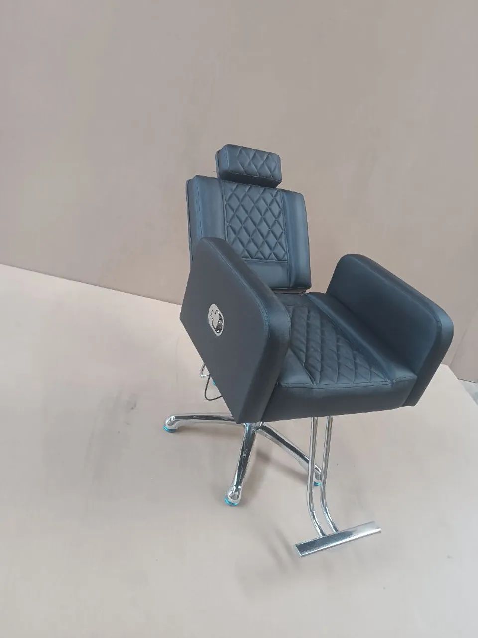 Cadeira hidráulica titã para barbearia  - Foto 2
