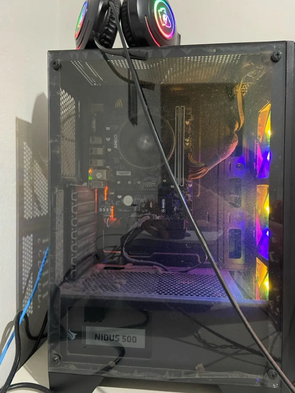 PC Gamer com LEDs e bom desempenho
