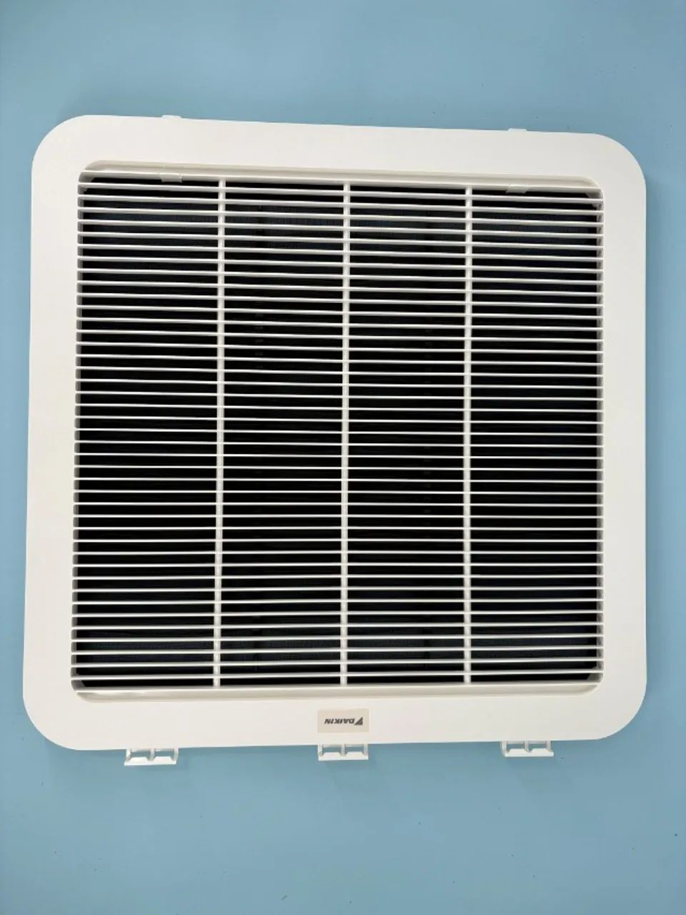 PAINEL DECORATIVO (GRADE) EVAPORADORA DAIKIN 36.000 BTUS-(