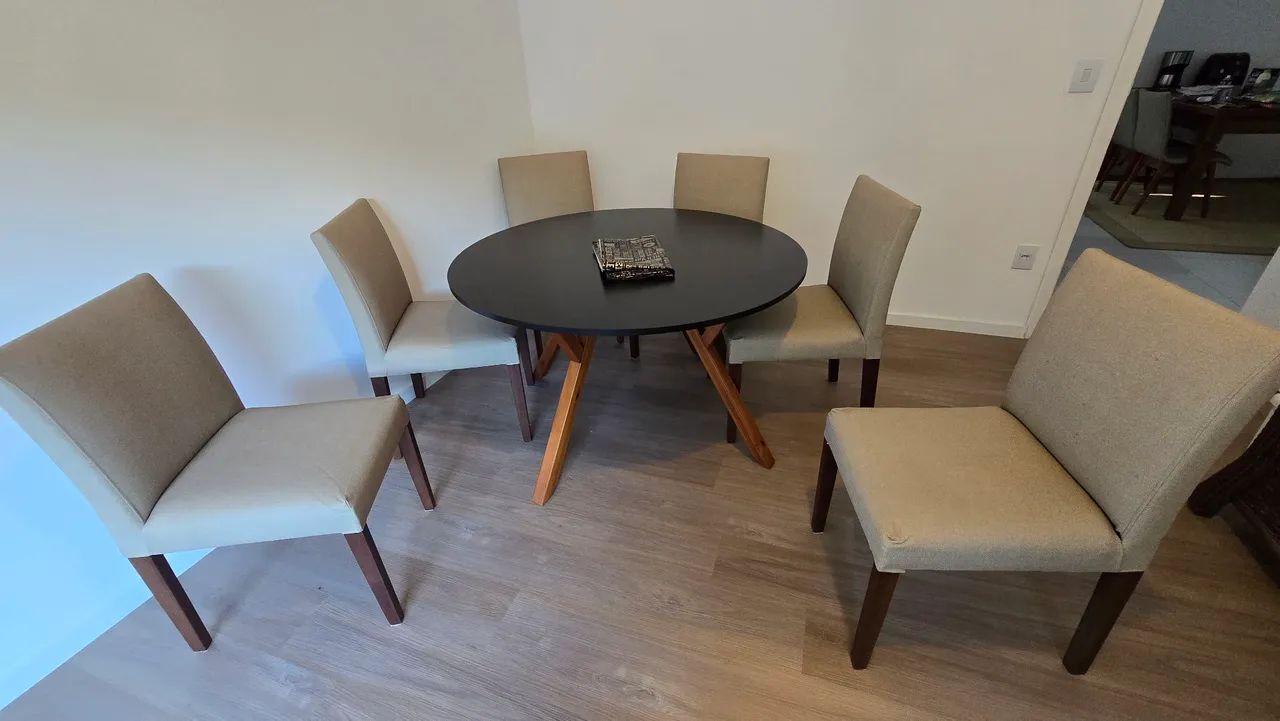 Mesame de Jantar redonda 6 lugares, madeira maciça 64374836935810124