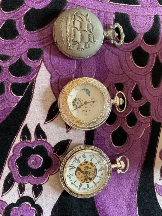 03 Relógios de bolso, dois corda e um bateria