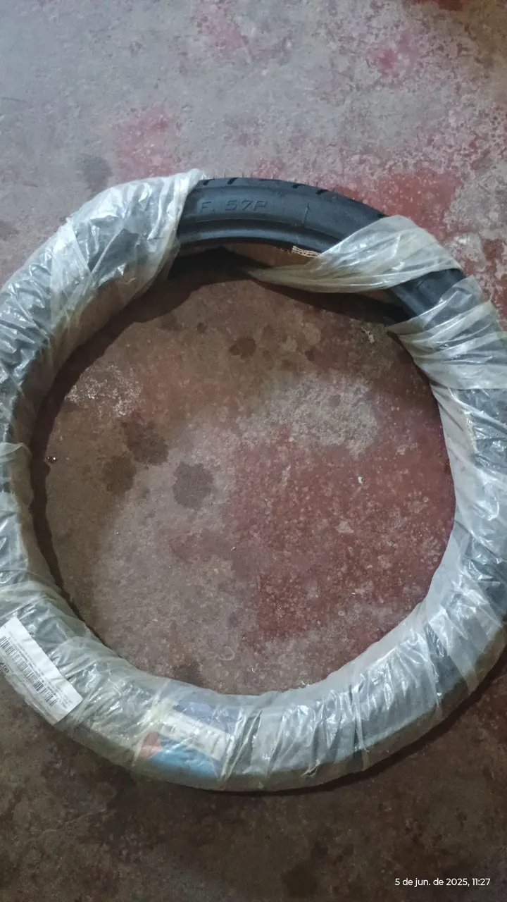 Pneu de Moto Novo 90/90/18 marca vipal