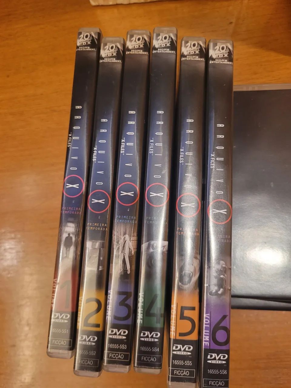 1° temporada Arquivo X  completa com 6 DVD's