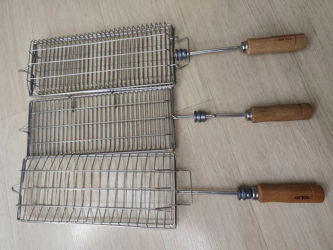 Churrasqueira Elétrica Arke Vitta Smart 5 110V rotativo com 5 espetos + 3  grelhas  - Foto 5