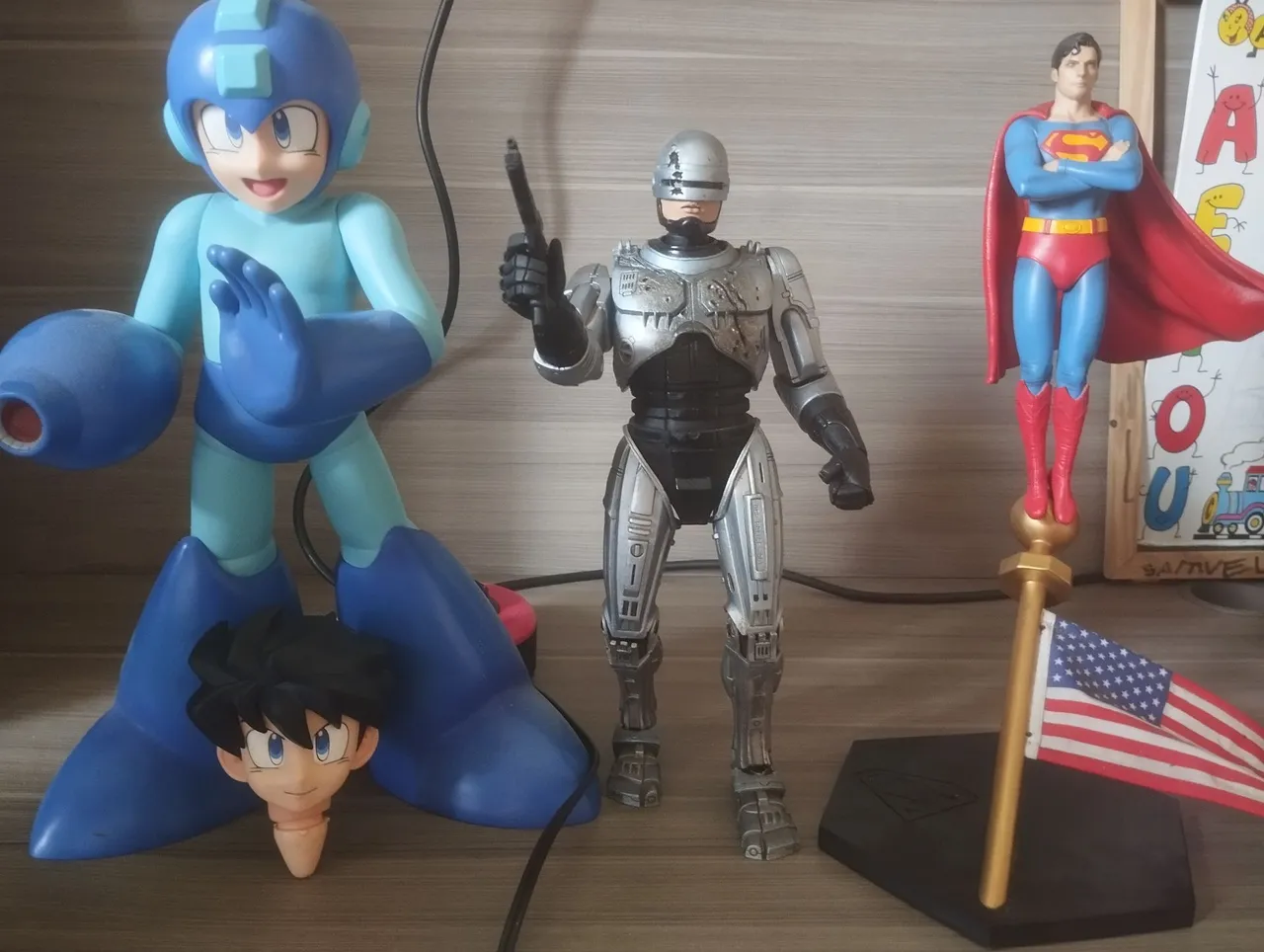 Colecionáveis - Mega Man, Robocop e Superman