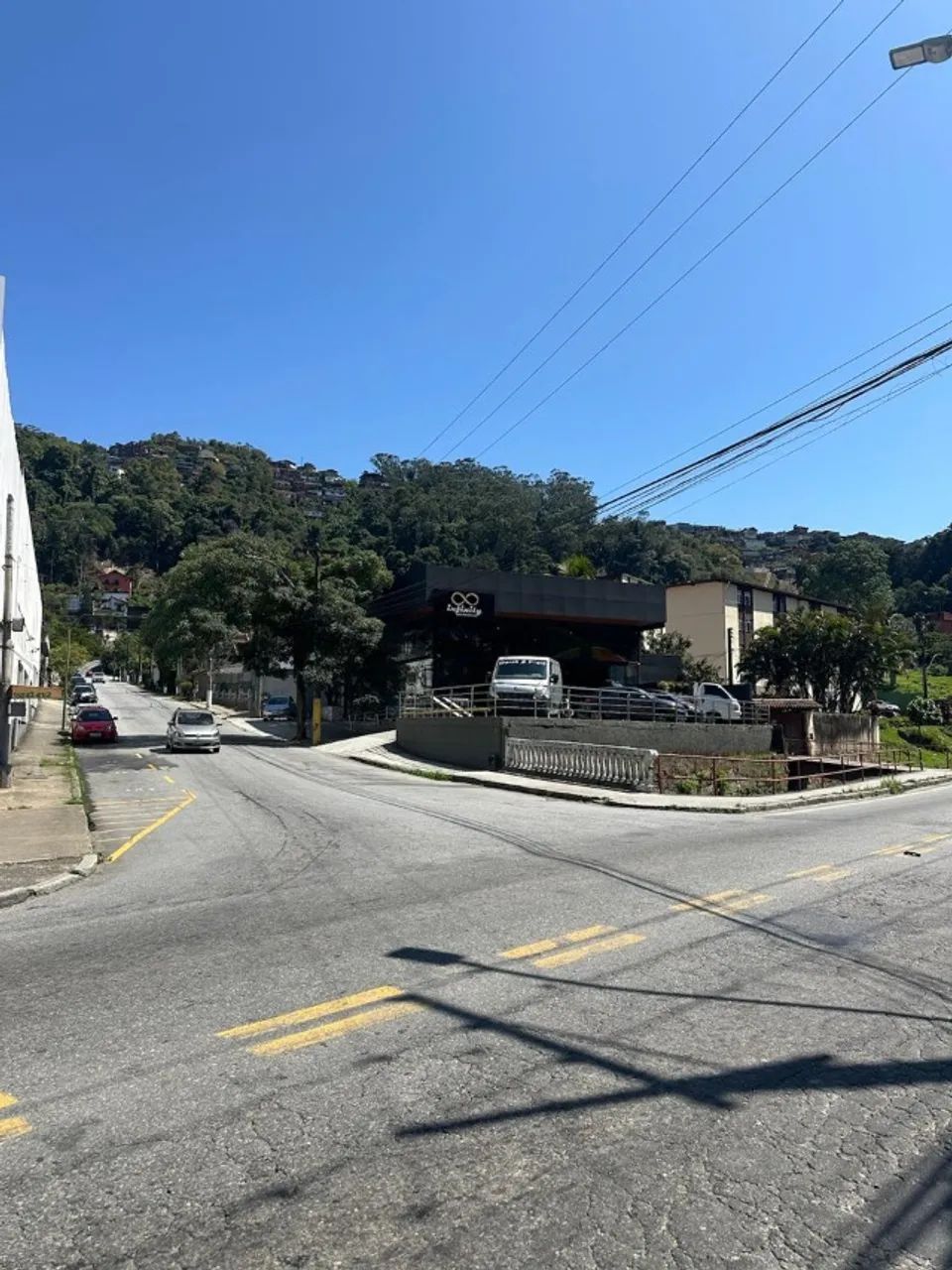 Coronel Veiga - Lojão com 300m².
