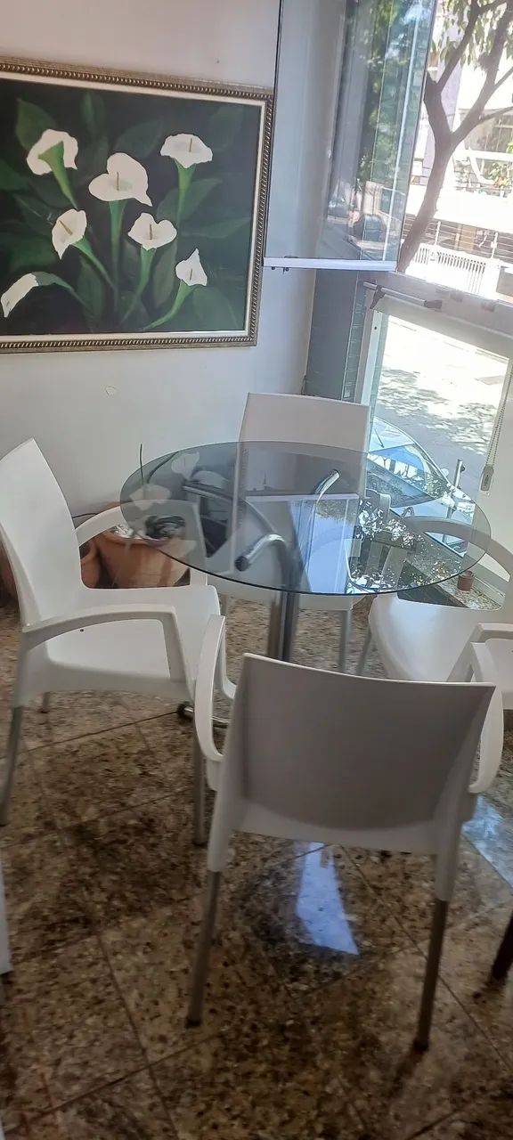 MESA DE VIRO REDONDA E 4 CADEIRAS