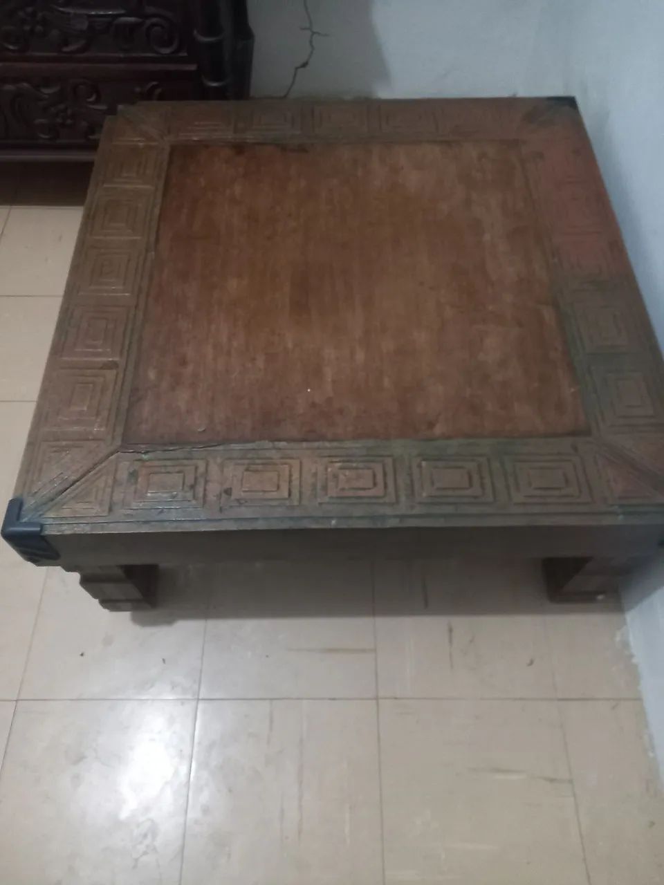 Mesa de centro quadrada com desenhos  geométricas  - Foto 2