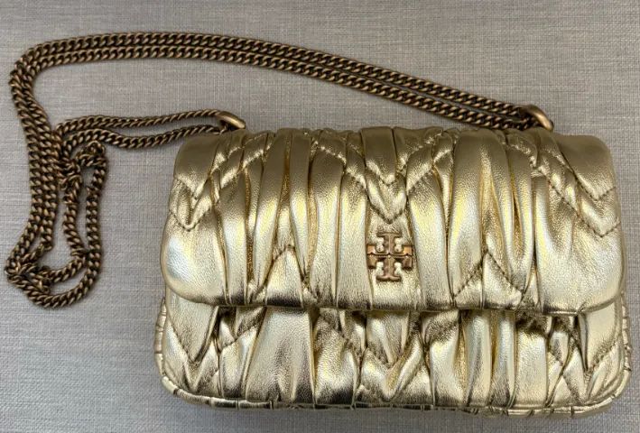 Bolsa Tory Burch Dourada com Matelassê e Corrente - nova