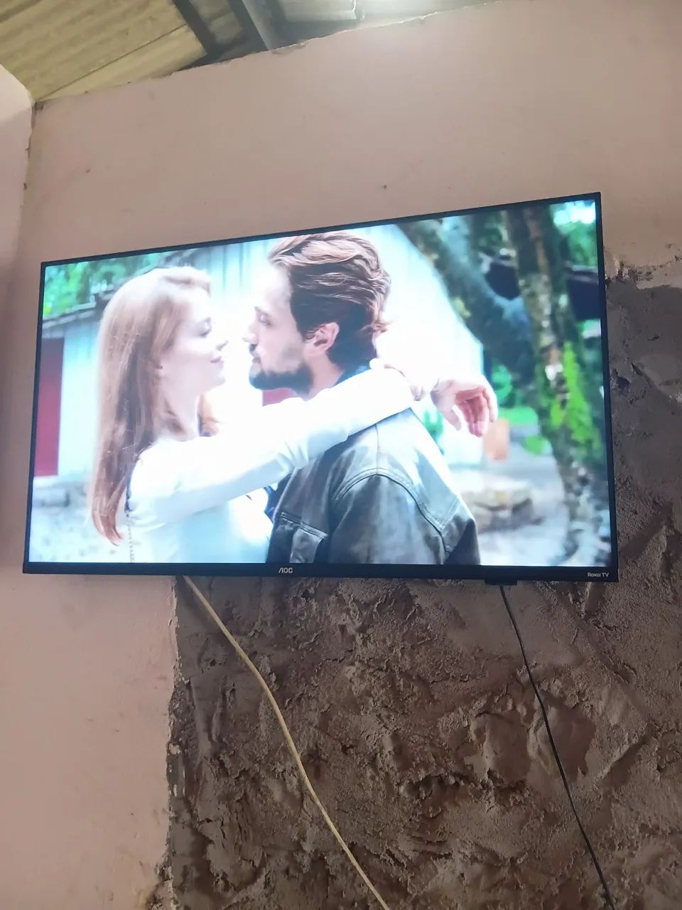 VENDO TV ROKU 43 POLEGADAS semi novo - Foto 2