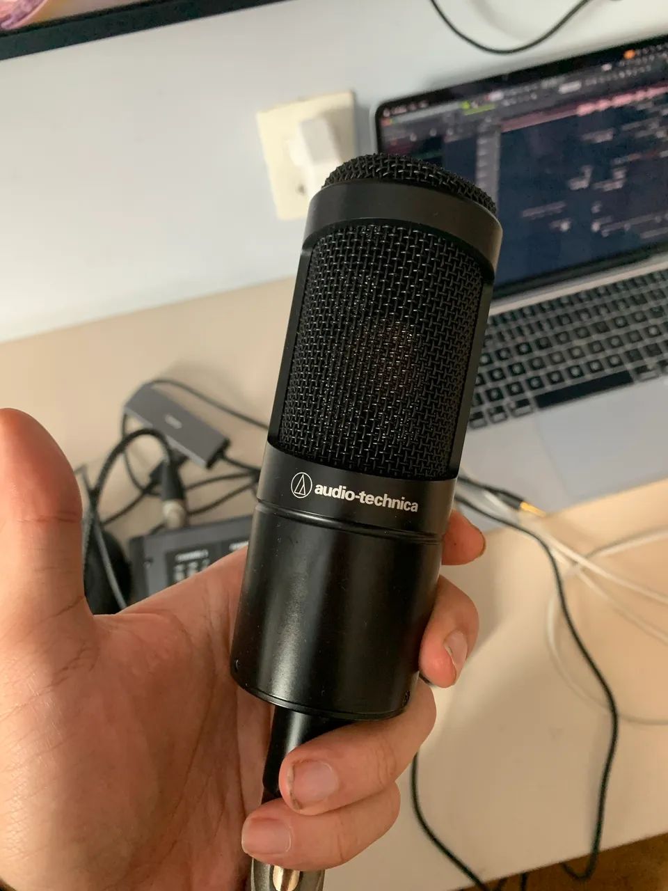 Audio-Technica AT2035 Microfone Condensador Cardioide