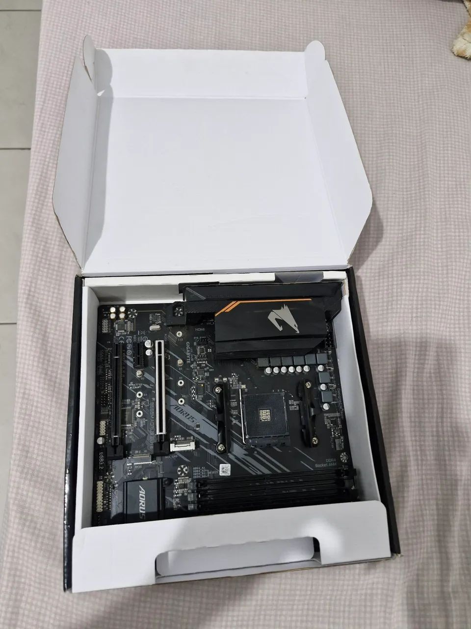 Placa mãe B550M Aorus Elite seminova - Foto 2