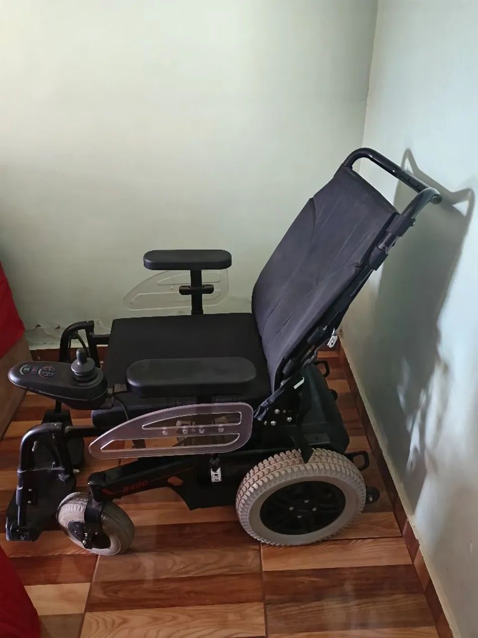 Vendo cadeira de roda elétrica  - Foto 2