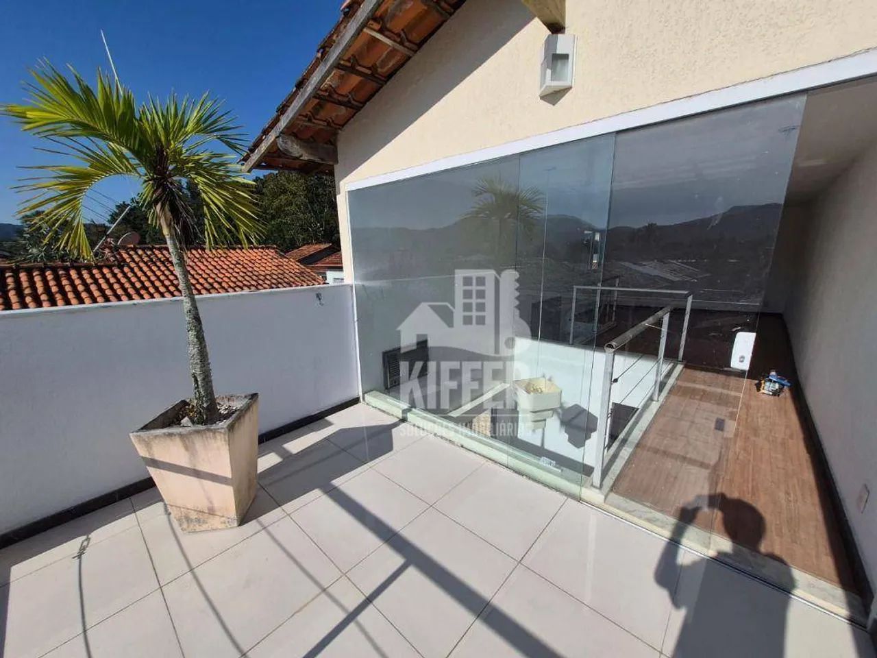 Casa com 3 quartos para alugar, 103 m² por R$ 6.212/mês - Itaipu - Niterói/RJ
