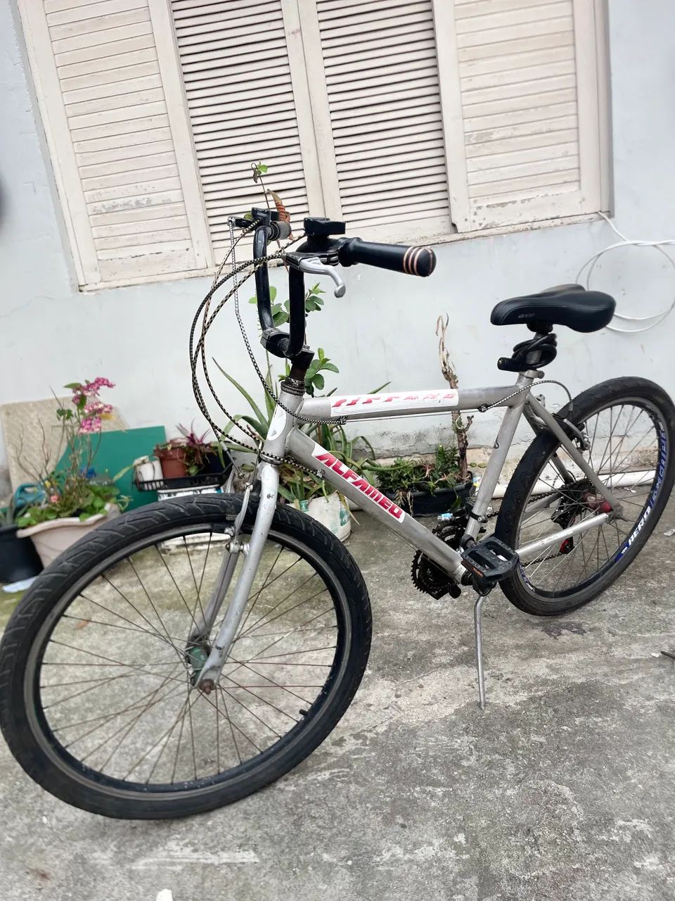 Bicicleta aro 26 com o quadro de alumínio 