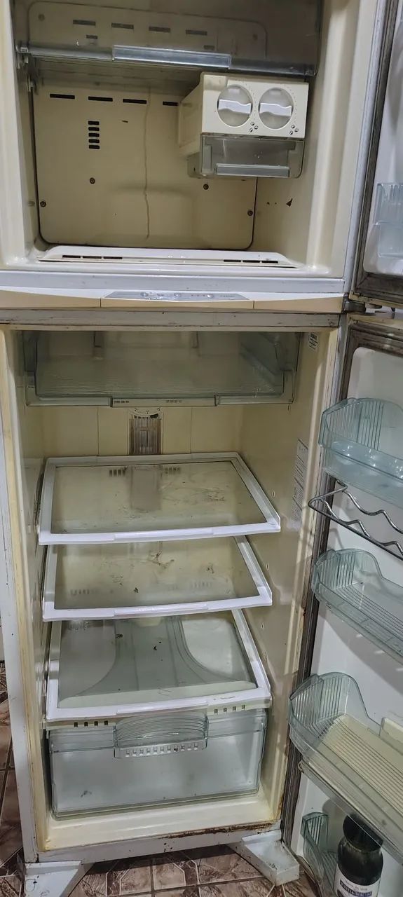 Vende_ se uma geladeira  - Foto 3