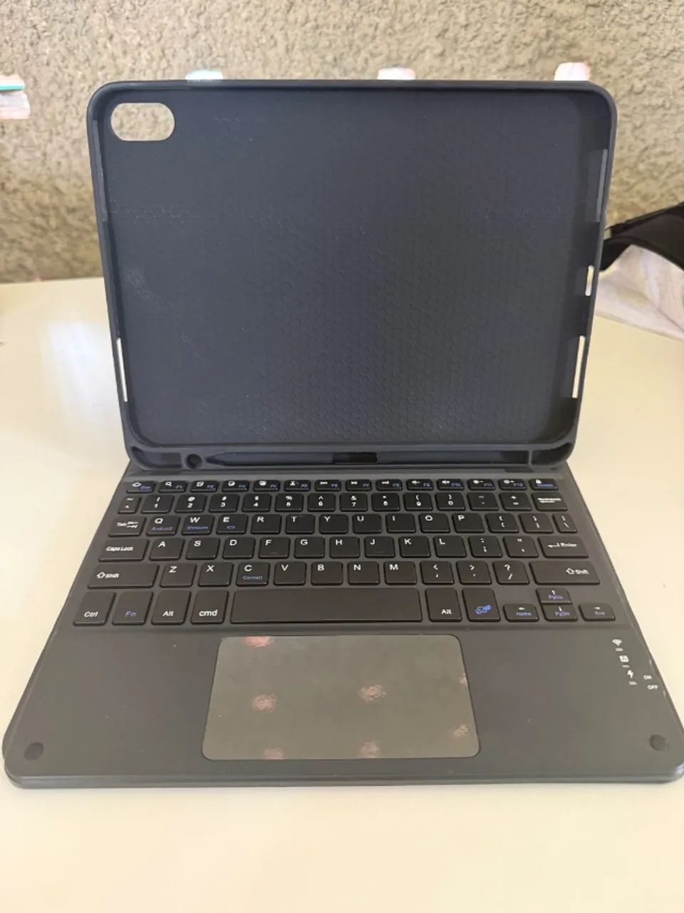 Capa com teclado para IPad 10  - Foto 5