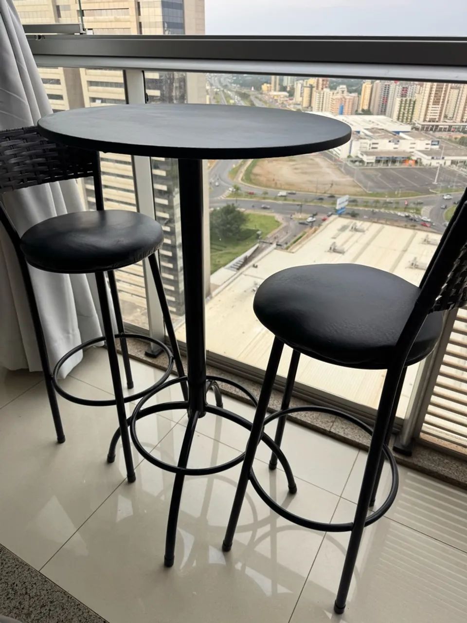 Mesa bistrô  com 2 cadeiras  - Foto 4