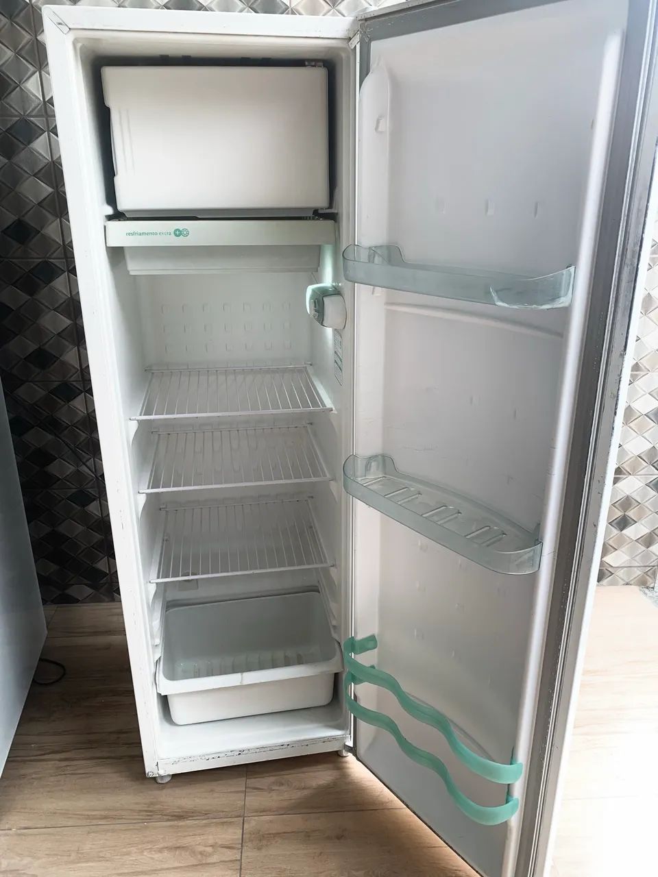 Vende-se geladeira consul funcionando perfeitamente!!! - Foto 2