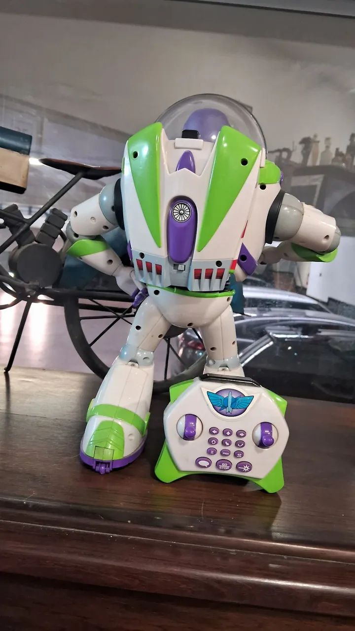 Boneco interativo U-Command Buzz Lightyear com controle remoto, - Foto 2