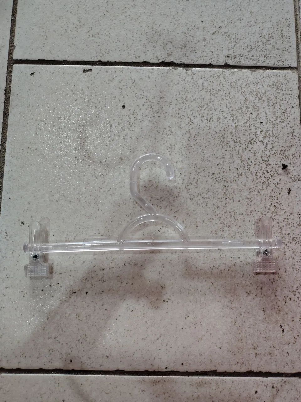 Cabides acrílico com presilhas
