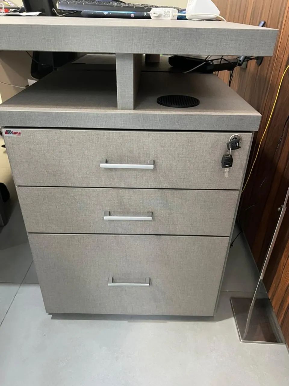 Mesa diretor tópazio com gaveteiro - Foto 4