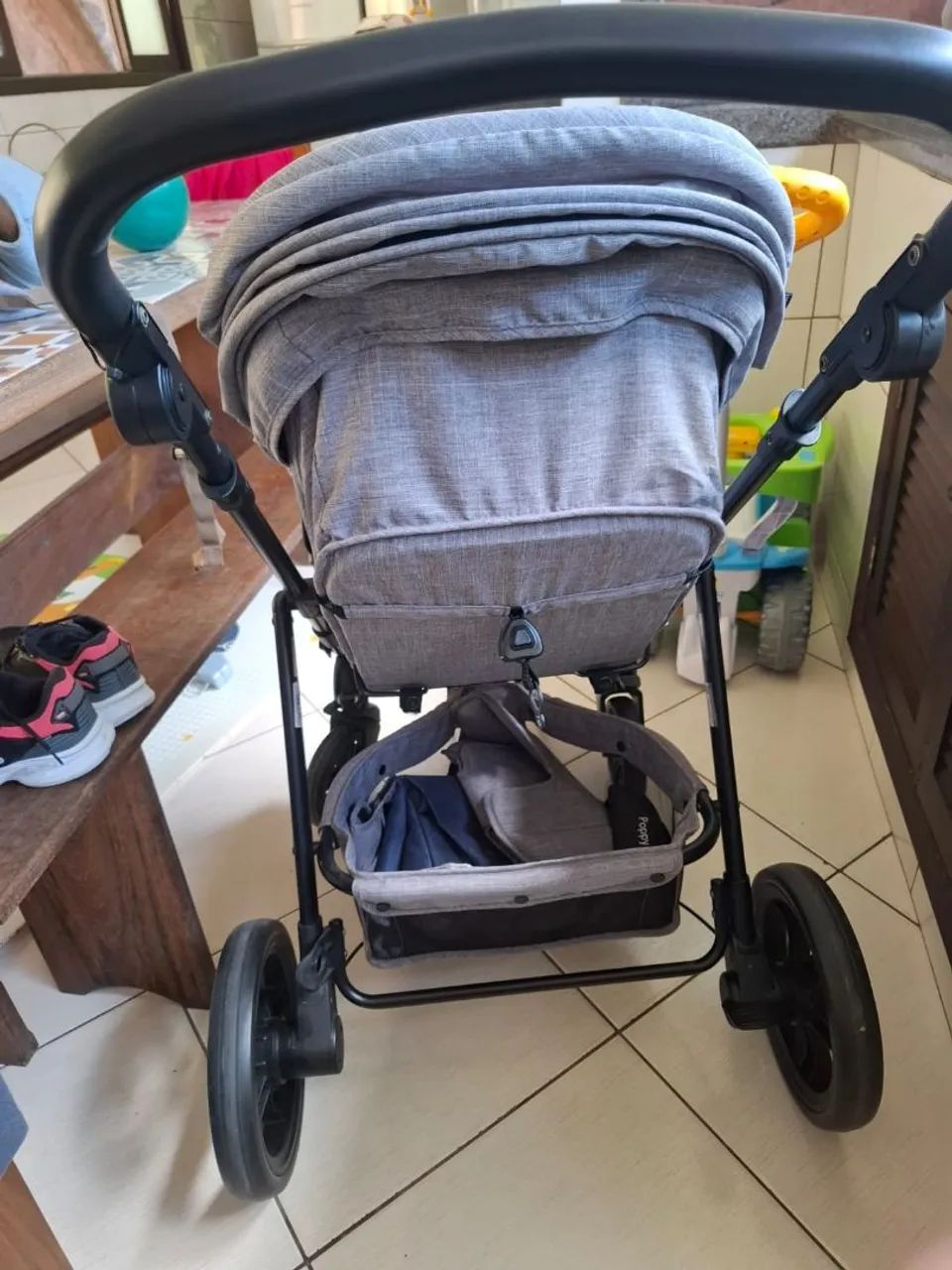 Carrinho com bebe conforto - Foto 5