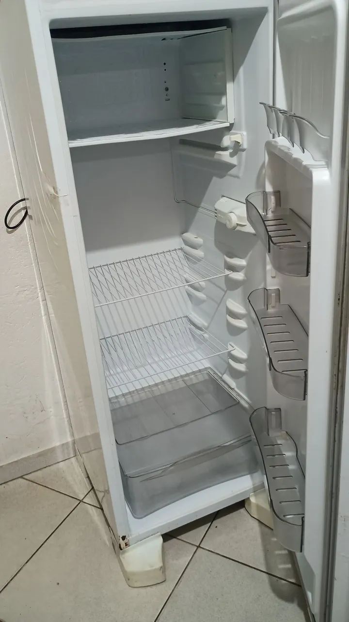 Geladeira Esmaltec  - Foto 4